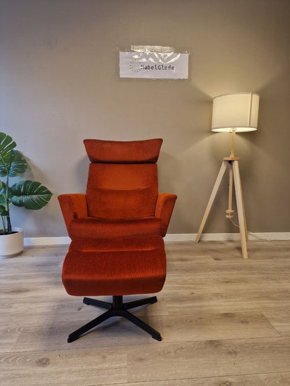 Brukt Conform Relieve lenestol m/krakk i rust farge - med krakk
