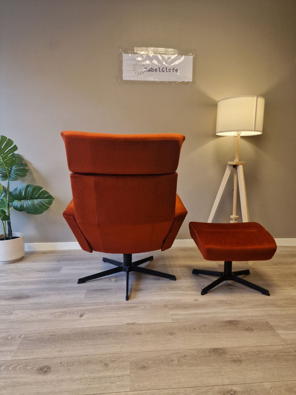 Brukt Conform Relieve lenestol m/krakk i rust farge - i interiorsetting