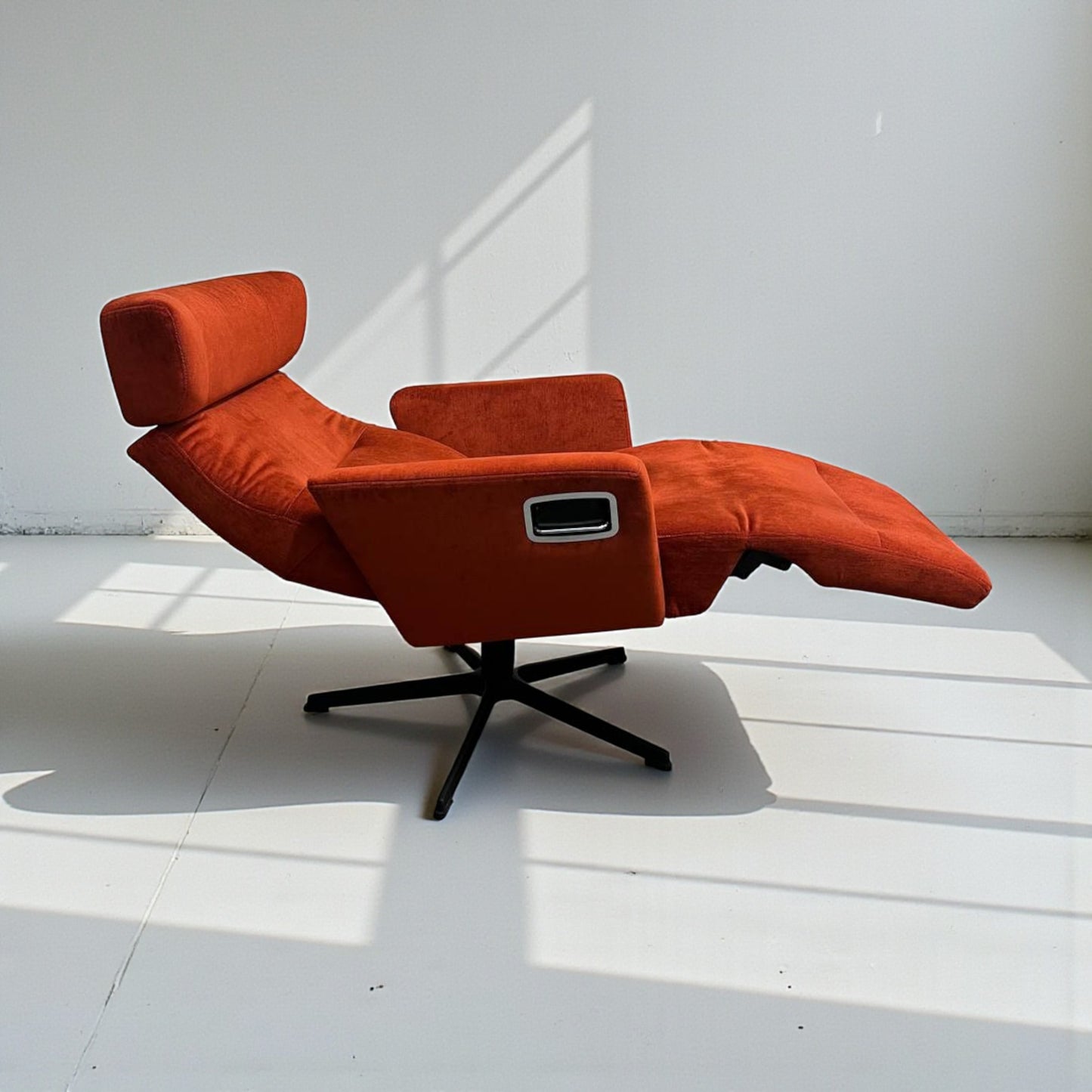 Conform Relieve lenestol – Oransje tekstil | Ergonomisk luksus | MøbelGlede