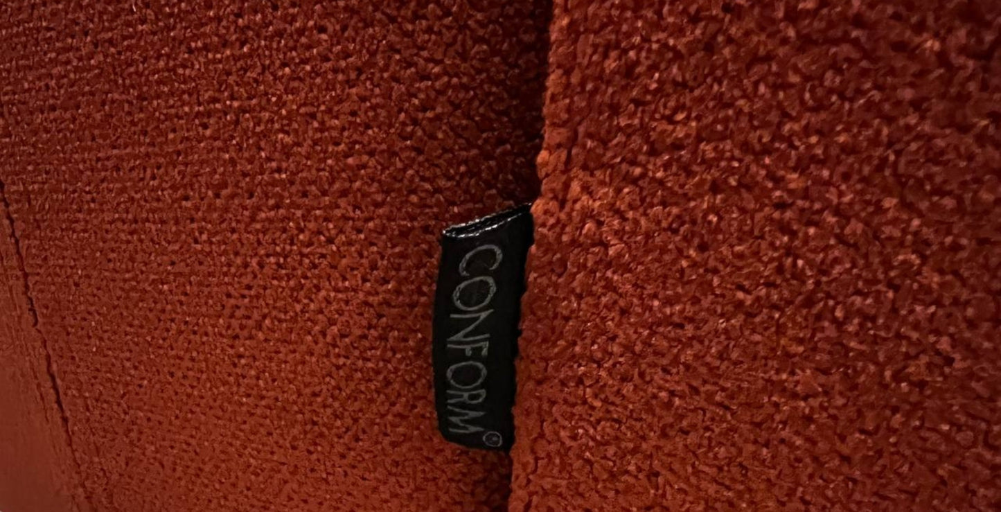 Conform Relieve lenestol – Oransje tekstil | Ergonomisk luksus | MøbelGlede