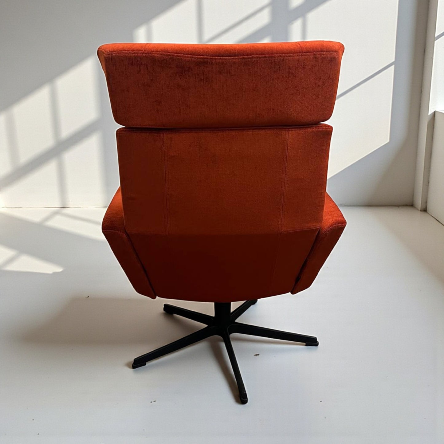 Conform Relieve lenestol – Oransje tekstil | Ergonomisk luksus | MøbelGlede