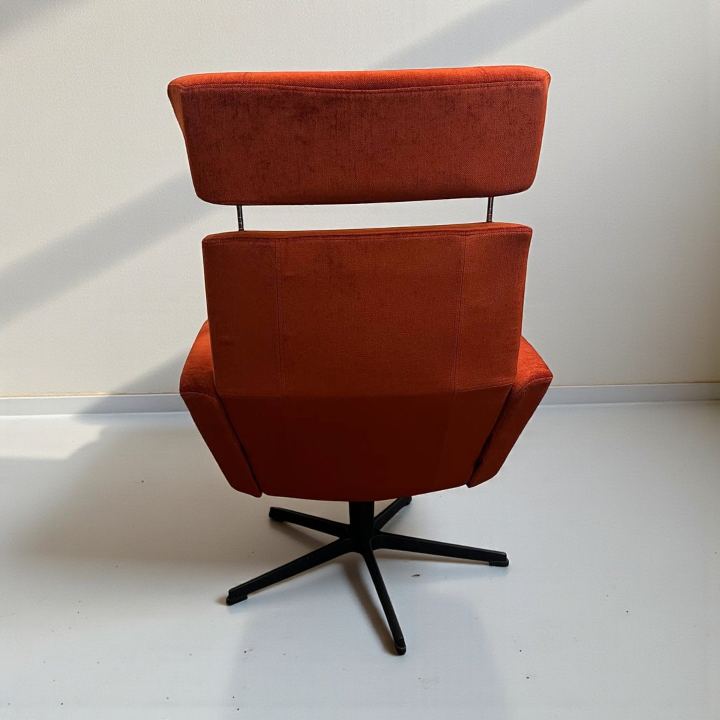 Conform Relieve lenestol – Oransje tekstil | Ergonomisk luksus | MøbelGlede
