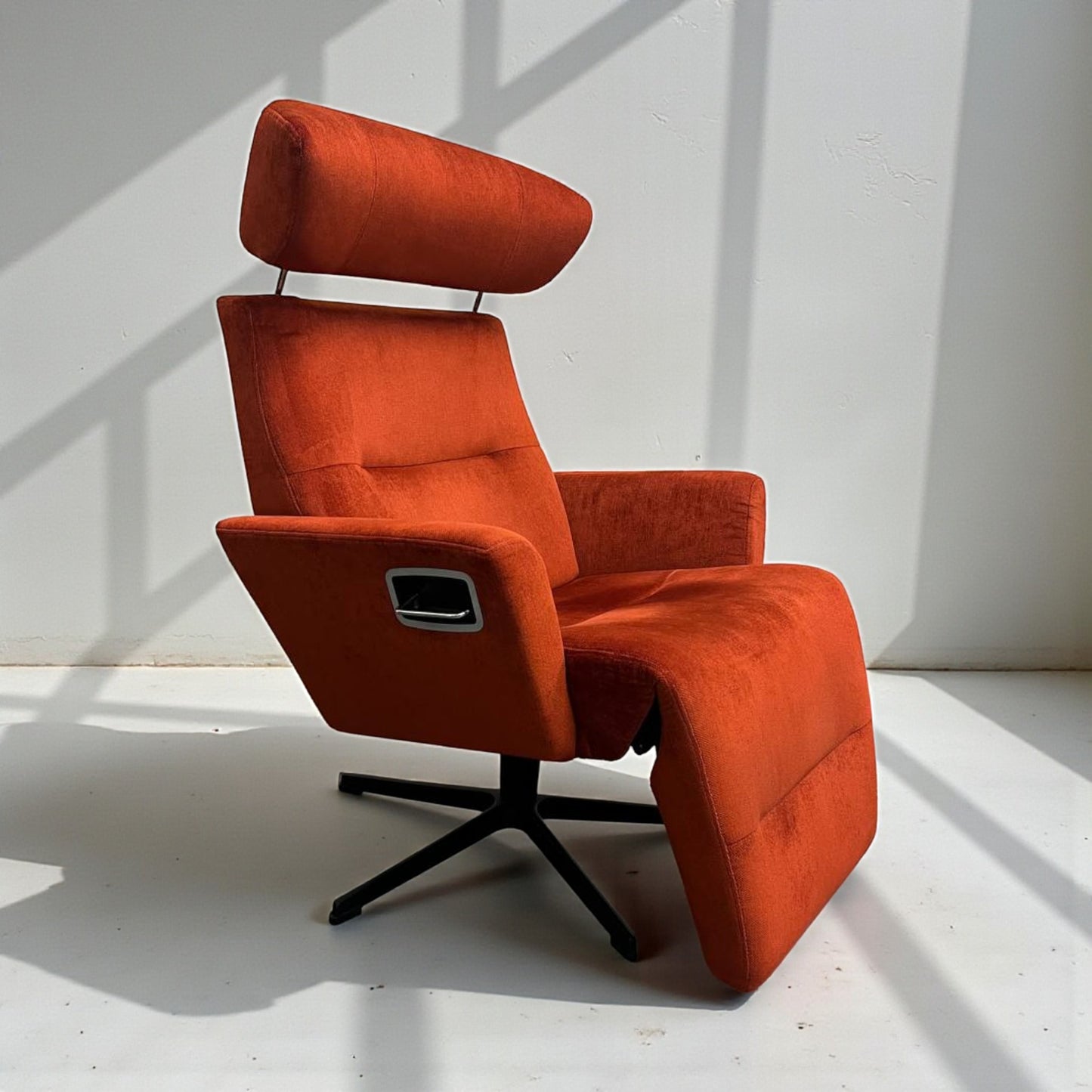 Conform Relieve lenestol – Oransje tekstil | Ergonomisk luksus | MøbelGlede