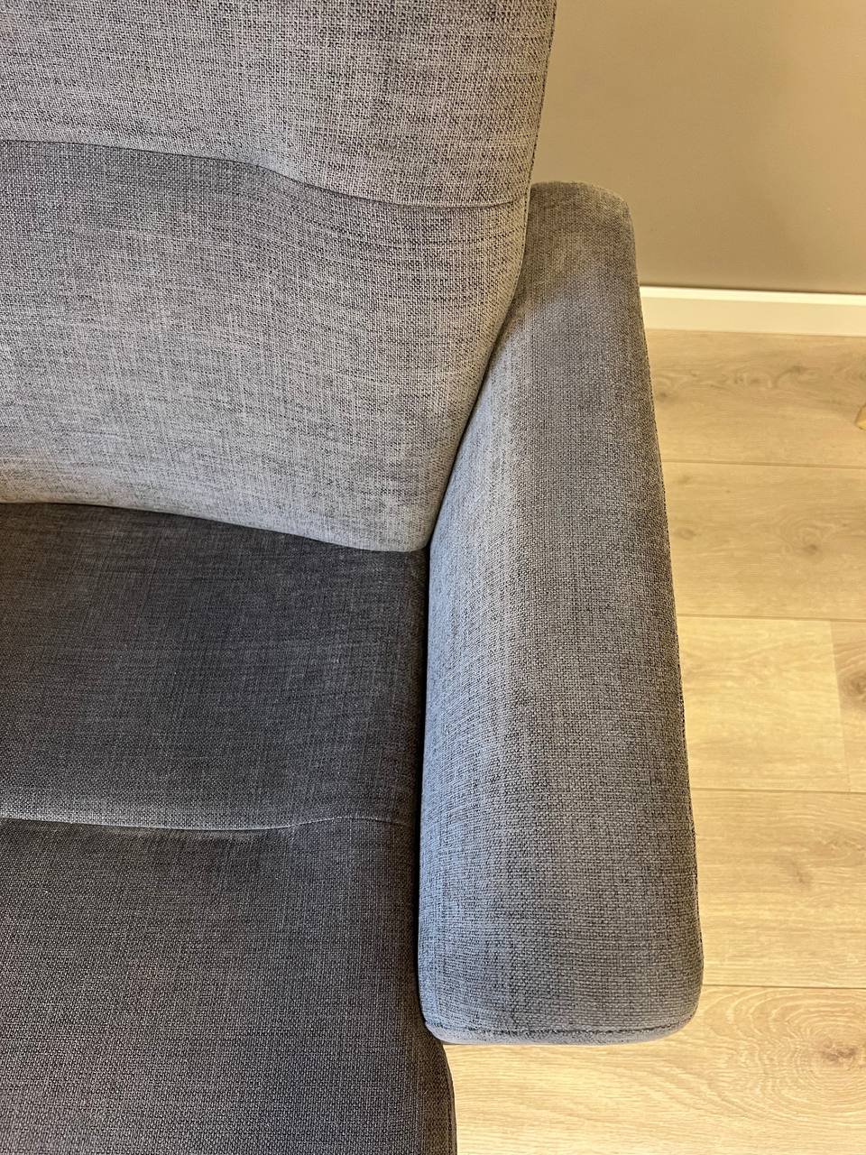 Conform Relieve Recliner/ lenestol i mørk grått tekstil