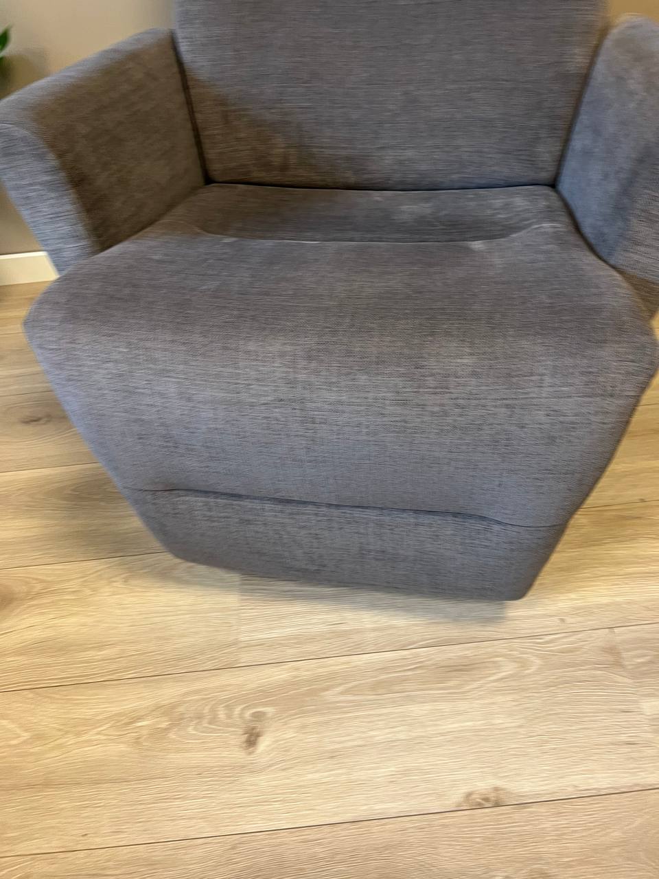 Conform Relieve Recliner/ lenestol i mørk grått tekstil