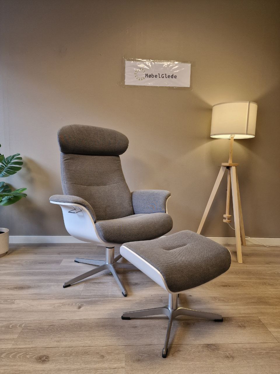 PENT BRUKT | Conform Timeout lenestol med krakk i Grå