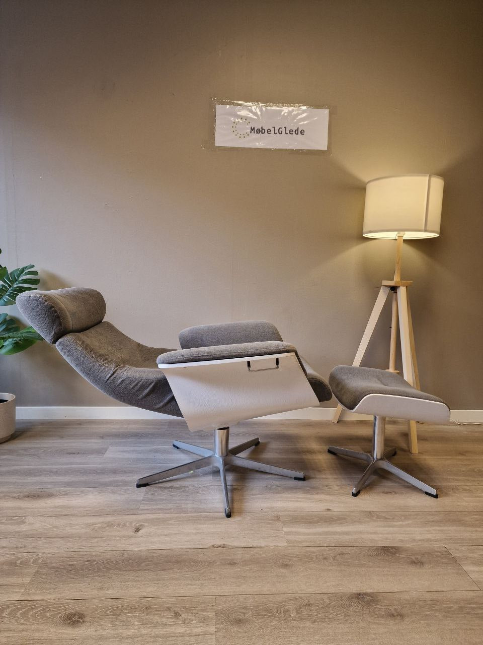 PENT BRUKT | Conform Timeout lenestol med krakk i Grå