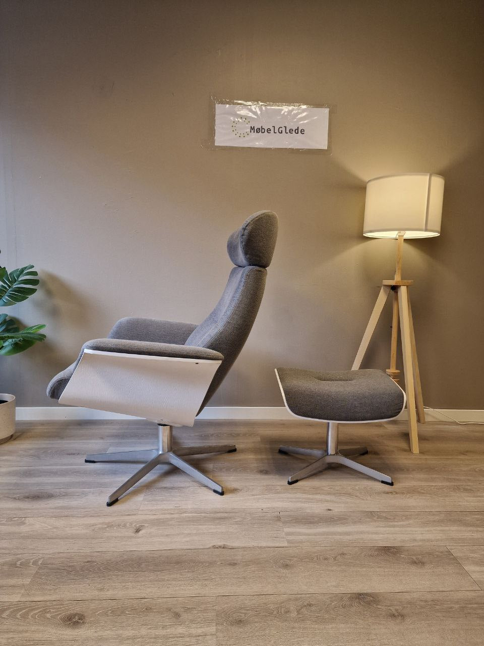 PENT BRUKT | Conform Timeout lenestol med krakk i Grå