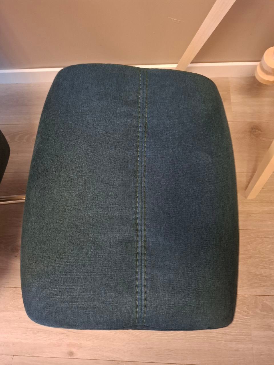 PENT BRUKT | Ekornes IMG Space lenestol med krakk i blåfarget tekstil