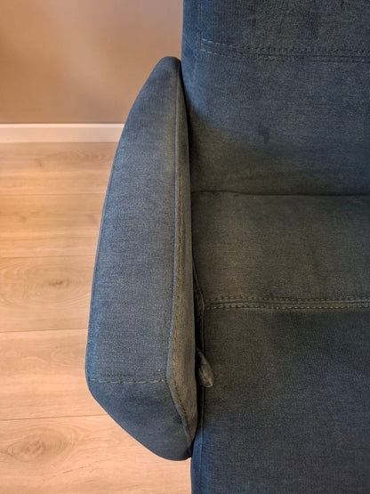 PENT BRUKT | Ekornes IMG Space lenestol med krakk i blåfarget tekstil