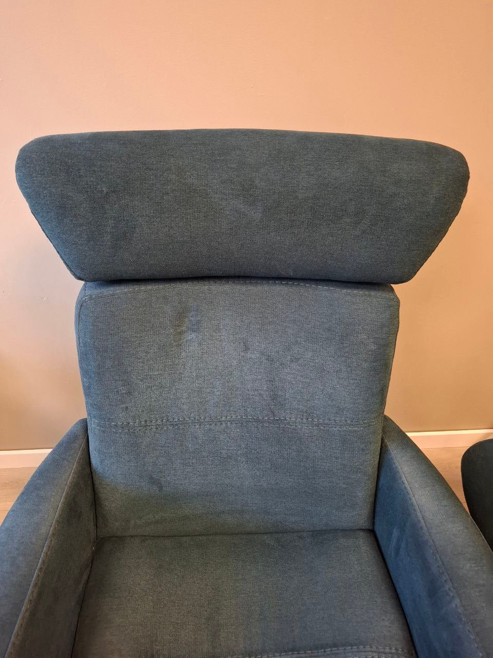 PENT BRUKT | Ekornes IMG Space lenestol med krakk i blåfarget tekstil