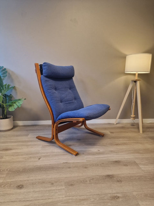 Ekornes Siesta lenestol med høy rygg i blått stoff