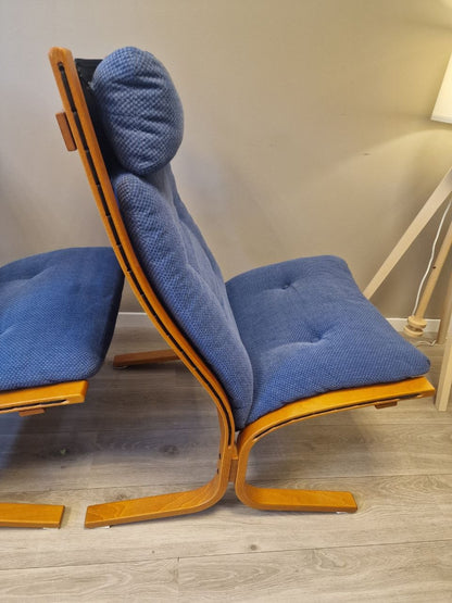 Ekornes Siesta lenestol med høy rygg i blått stoff