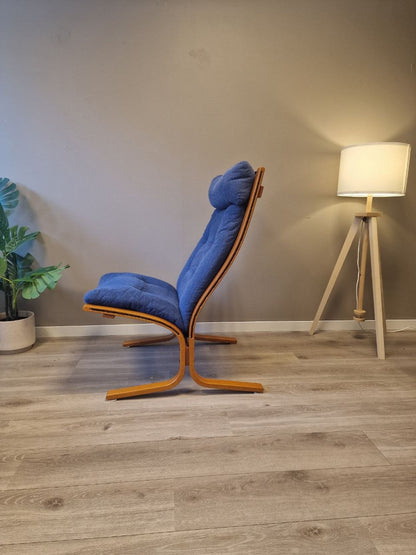 Ekornes Siesta lenestol med høy rygg i blått stoff