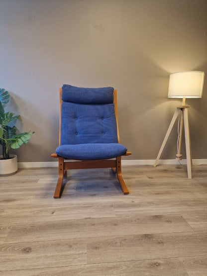 Ekornes Siesta lenestol med høy rygg i blått stoff