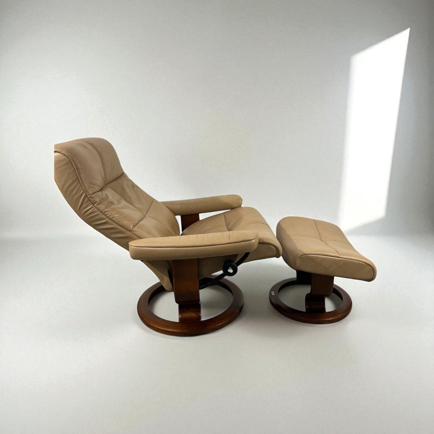 Stressless David lenestol m/skammel – Ergonomisk luksus | MøbelGlede