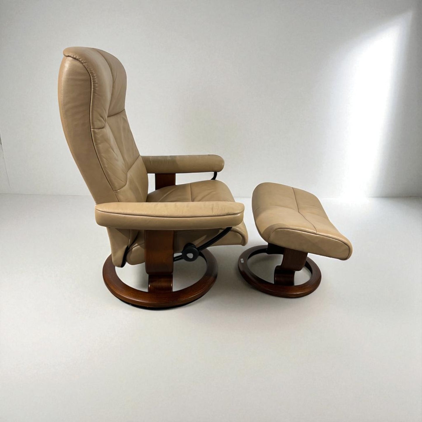 Stressless David lenestol m/skammel – Ergonomisk luksus | MøbelGlede