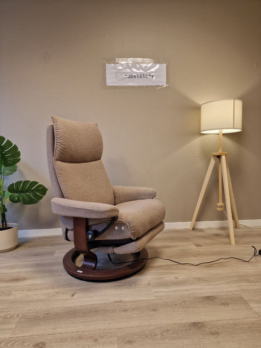 Brukt Stressless Aura Power lenestol (M) i beige - frontvisning