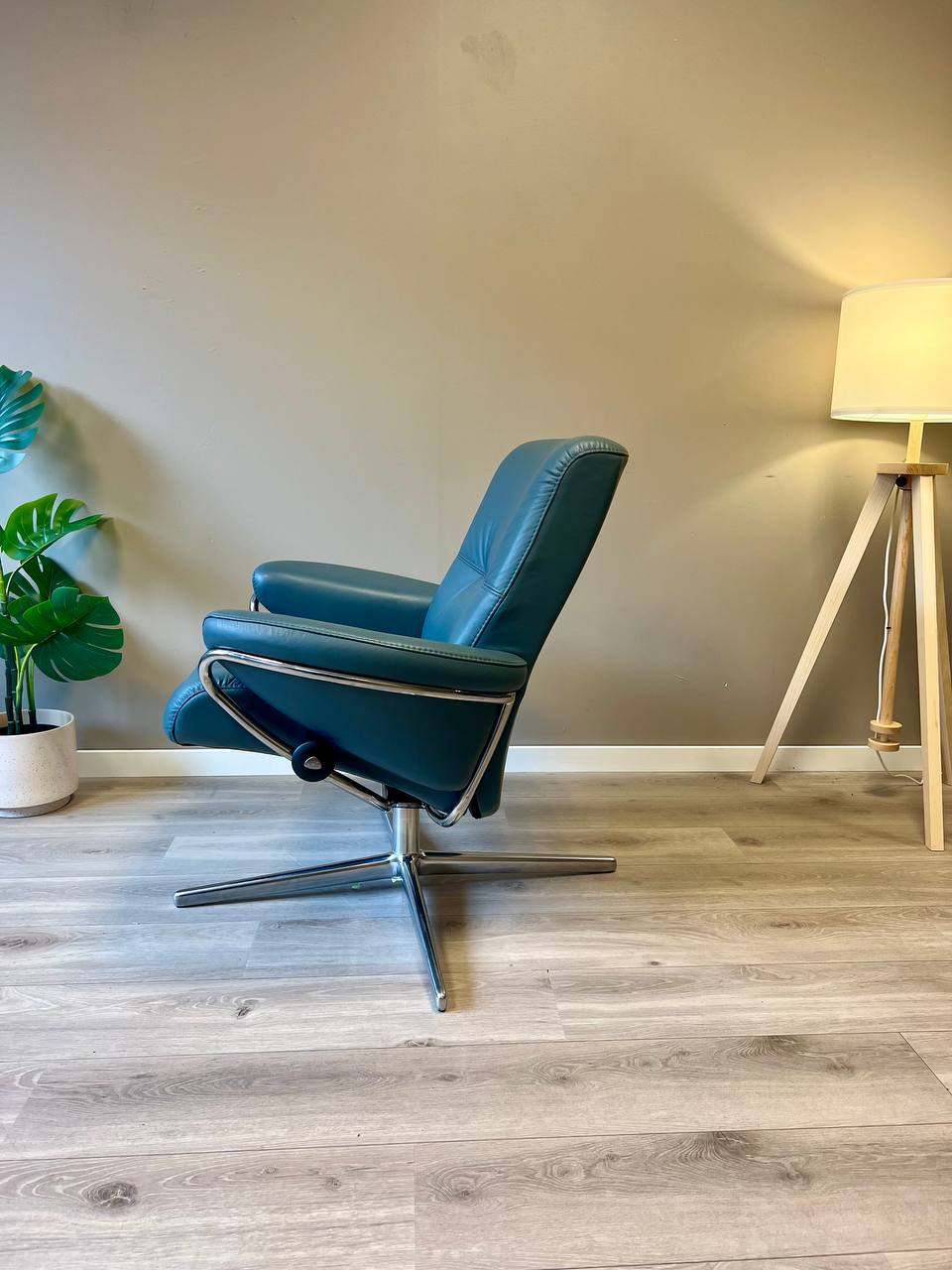 Ekornes Stressless Berlin Lav lenestol i petrol