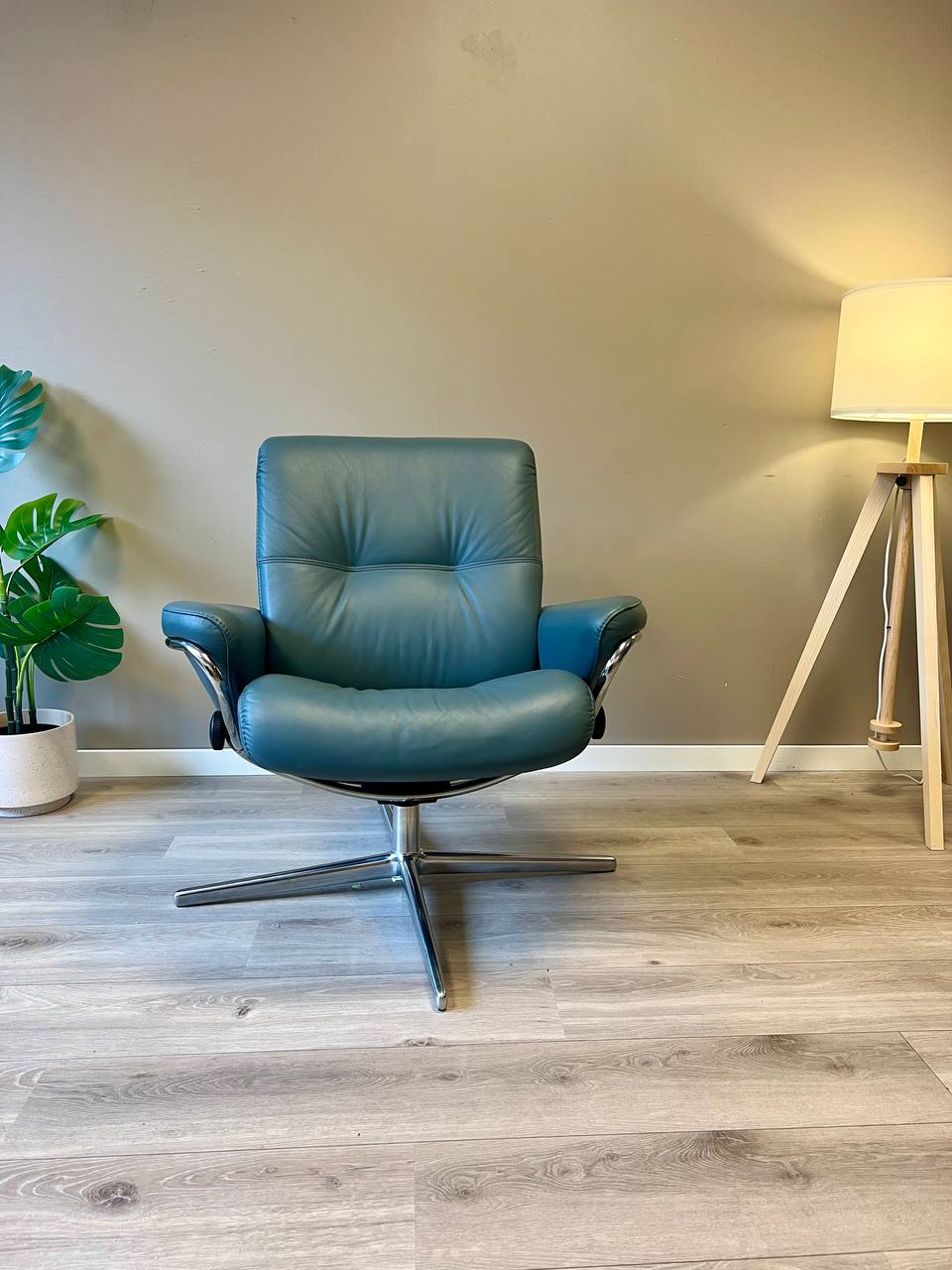 Ekornes Stressless Berlin Lav lenestol i petrol