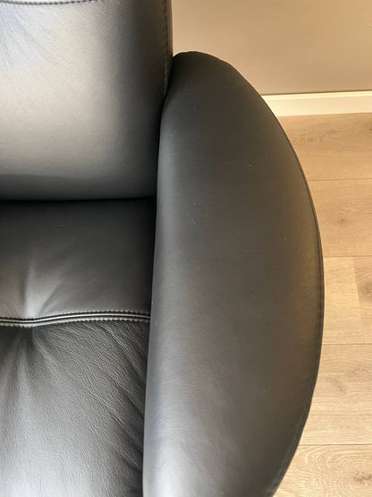 Stressless Berlin (M) lenestol med krakk i svart