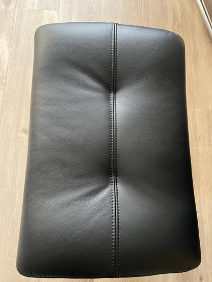 Stressless Berlin (M) lenestol med krakk i svart