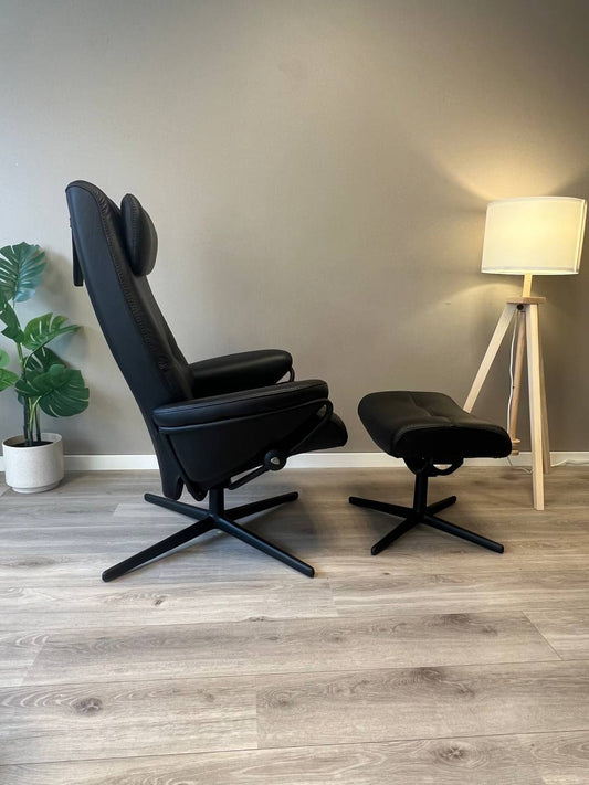 Stressless Berlin (M) lenestol med krakk i svart