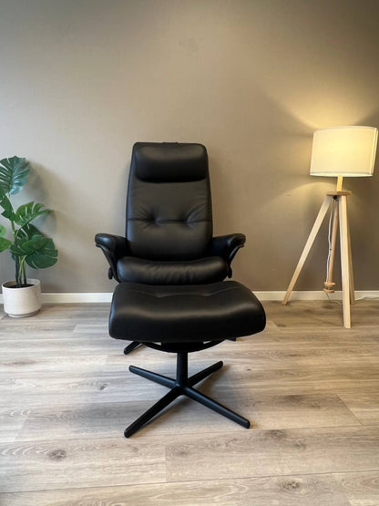 Stressless Berlin (M) lenestol med krakk i svart