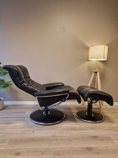PENT BRUKT | Ekornes Stressless Blues (M) lenestol med krakk i sort