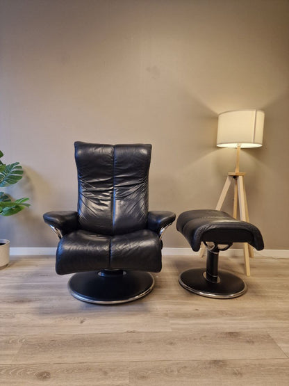 PENT BRUKT | Ekornes Stressless Blues (M) lenestol med krakk i sort