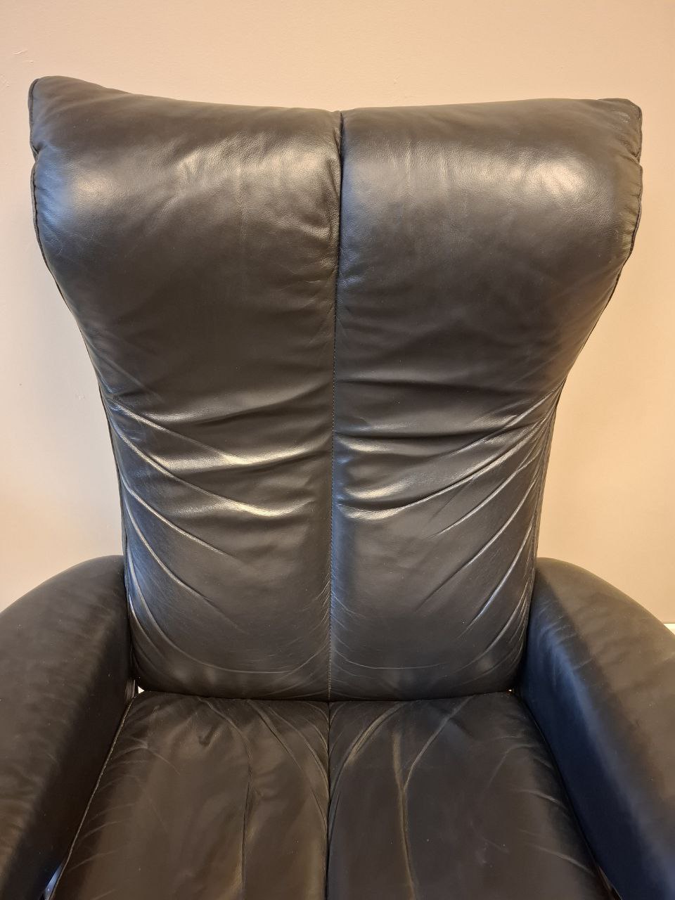 PENT BRUKT | Ekornes Stressless Blues (M) lenestol med krakk i sort