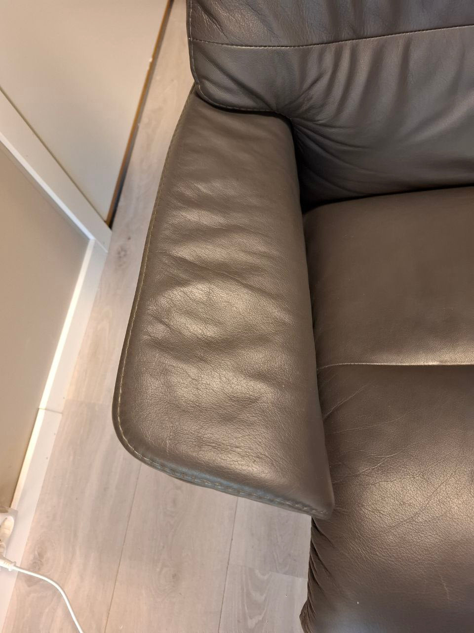 Brukt Stressless Capri (M) lenestol m/krakk i grå - helvisning