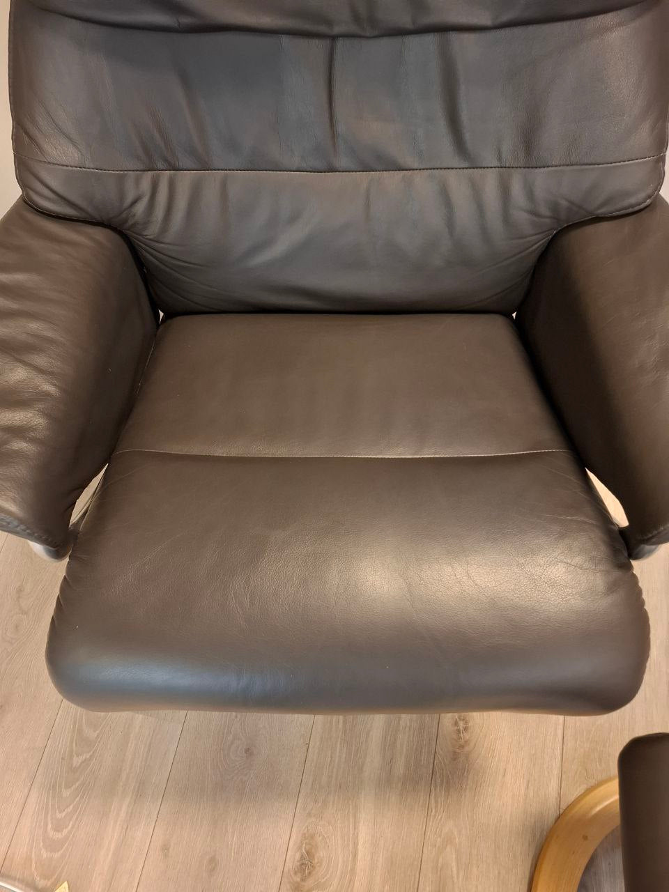 Brukt Stressless Capri (M) lenestol m/krakk i grå - naerbilde