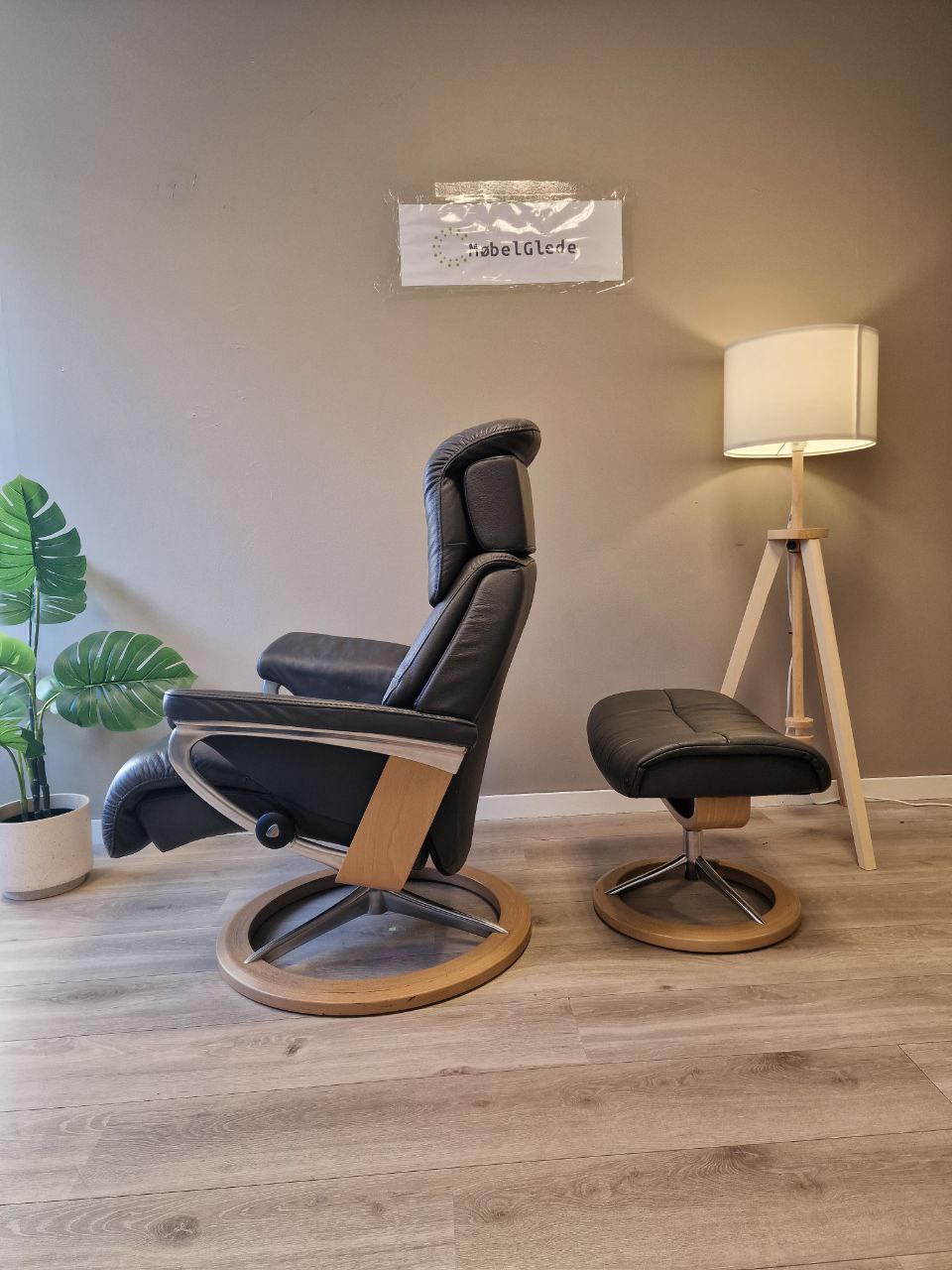 Brukt Stressless Capri (M) lenestol m/krakk i grå - detaljbilde skinn