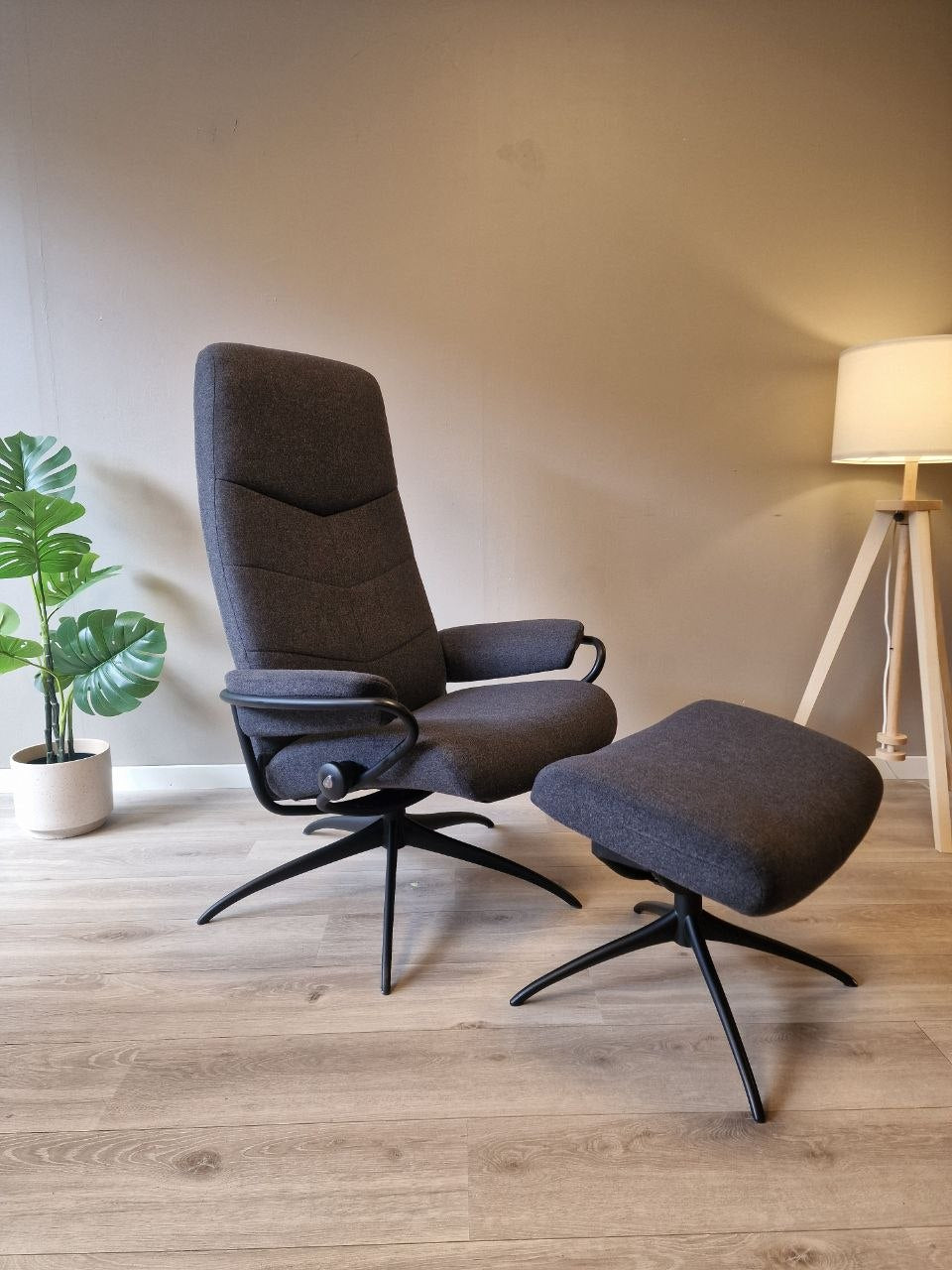 Brukt Ekornes Stressless City Star lenestol m/krakk i grå - frontvisning