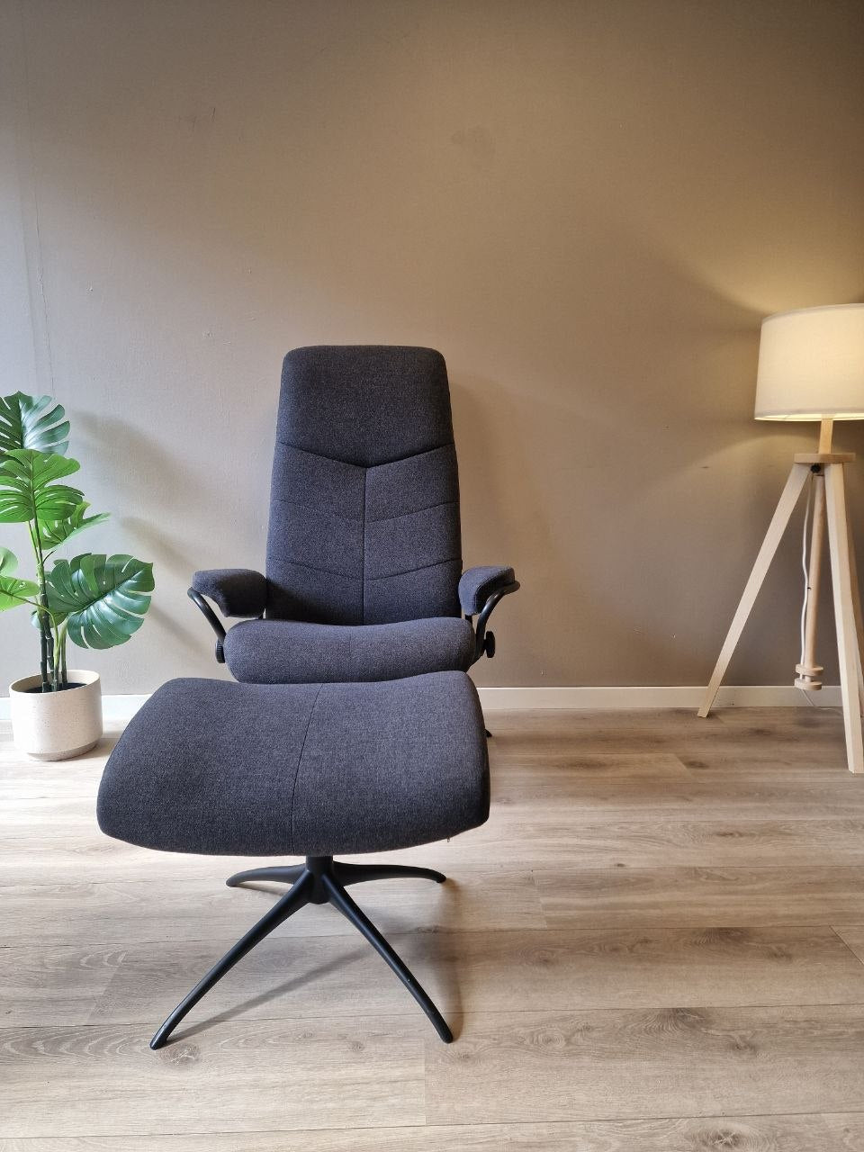 Brukt Ekornes Stressless City Star lenestol m/krakk i grå - detaljbilde skinn