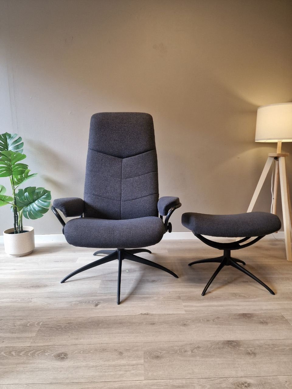 Brukt Ekornes Stressless City Star lenestol m/krakk i grå - detaljbilde understell
