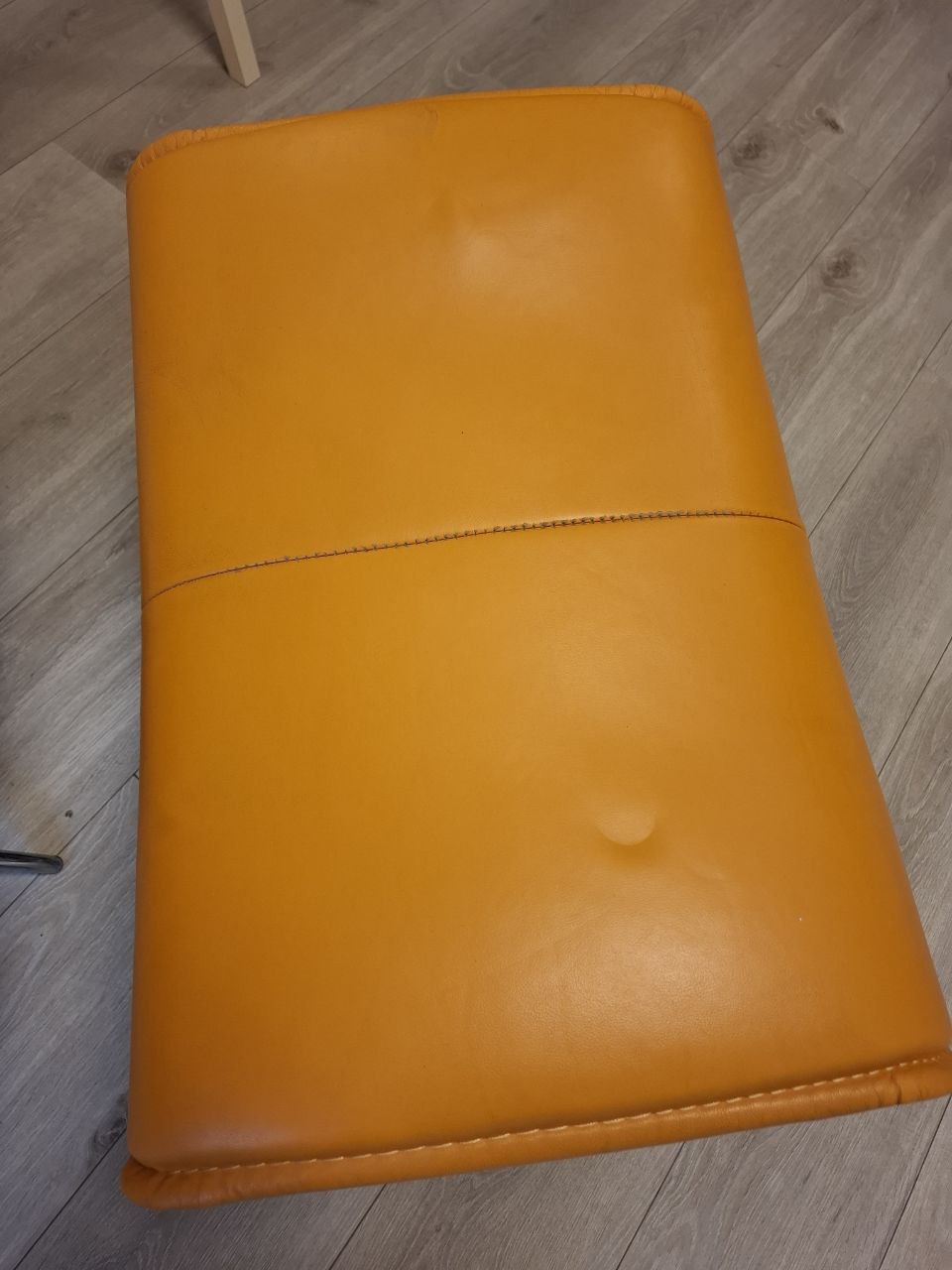 PENT BRUKT | Ekornes Stressless City lenestol med krakk i oransje