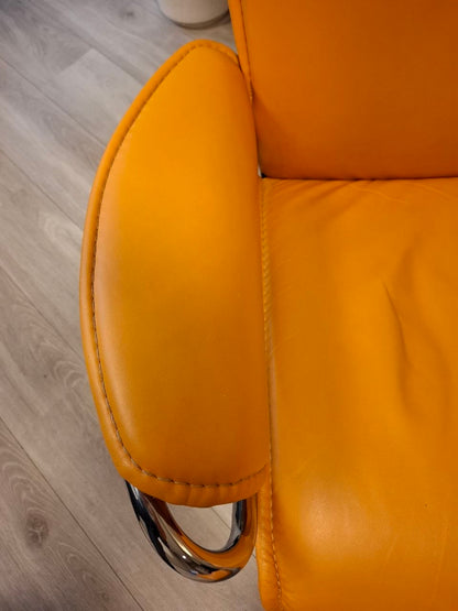 PENT BRUKT | Ekornes Stressless City lenestol med krakk i oransje