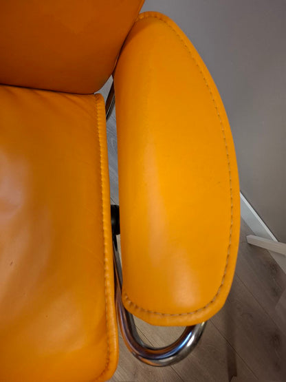 PENT BRUKT | Ekornes Stressless City lenestol med krakk i oransje