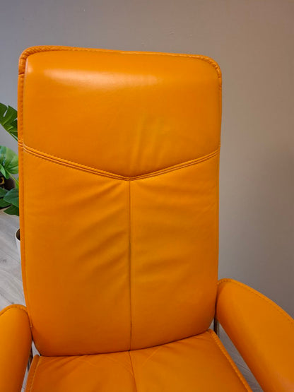 PENT BRUKT | Ekornes Stressless City lenestol med krakk i oransje