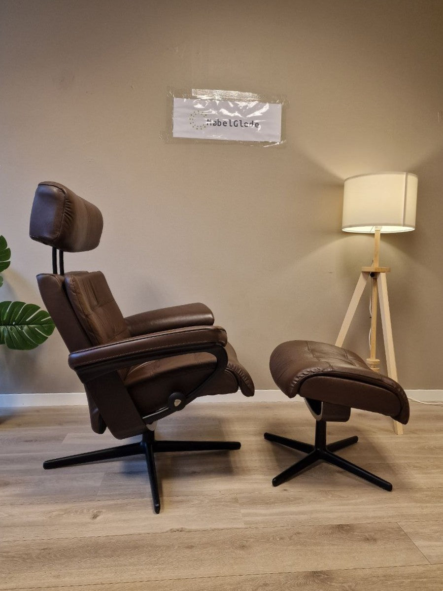 Brukt Stressless Erik lenestol m/krakk i brun - detaljbilde skinn