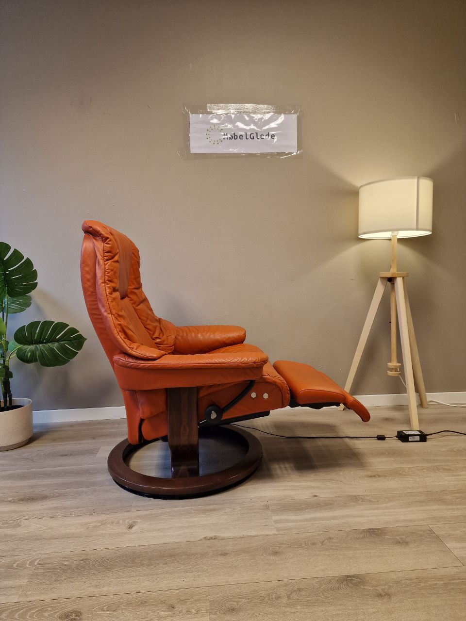 Brukt Stressless Live Power lenestol (L) i oransje - bakvisning