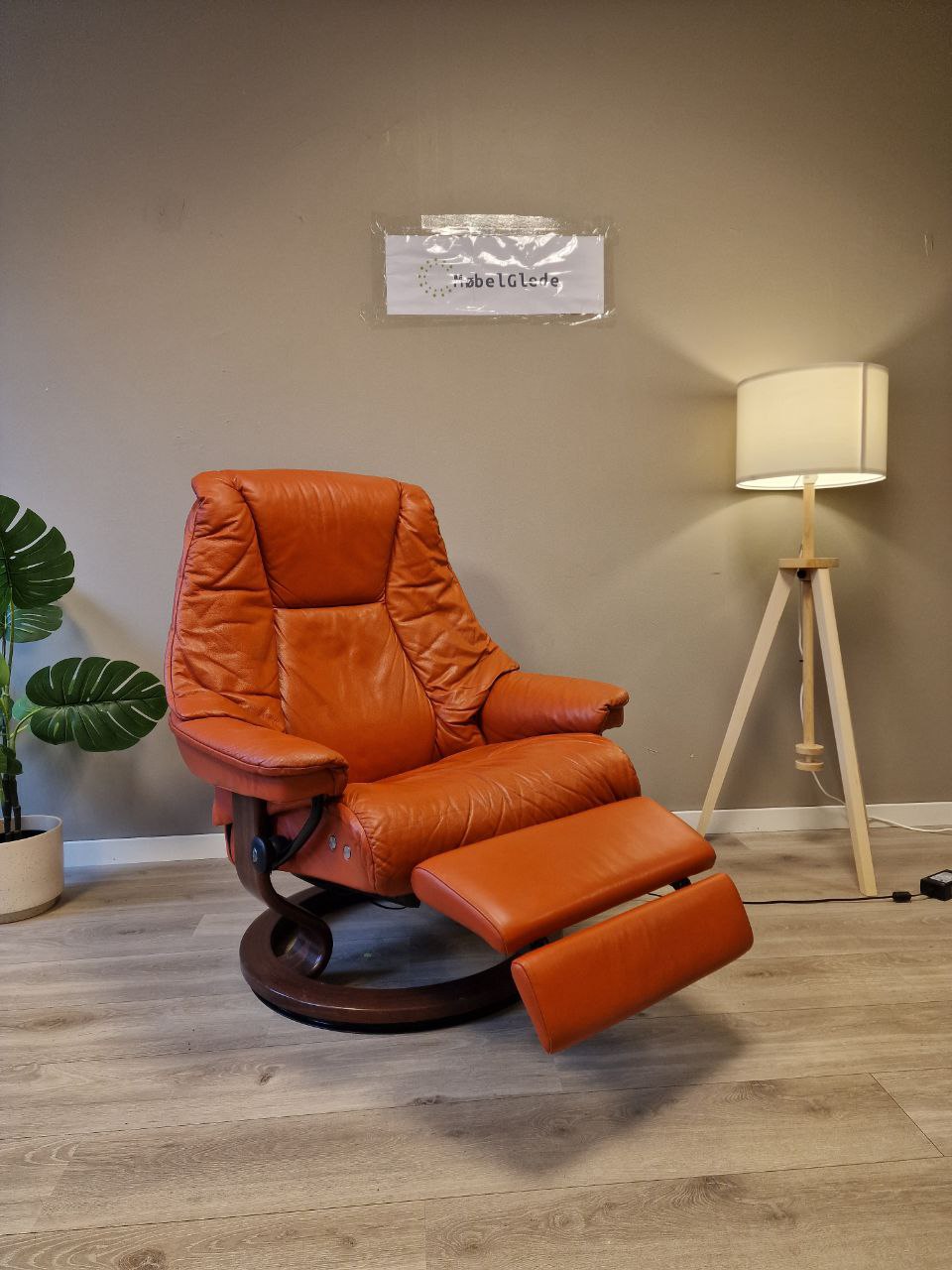 Brukt Stressless Live Power lenestol (L) i oransje - frontvisning