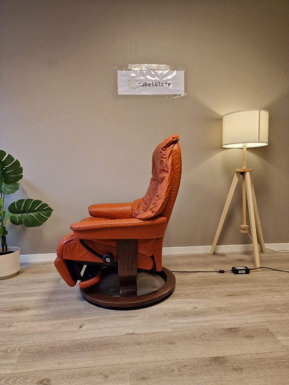 Brukt Stressless Live Power lenestol (L) i oransje - detaljbilde understell