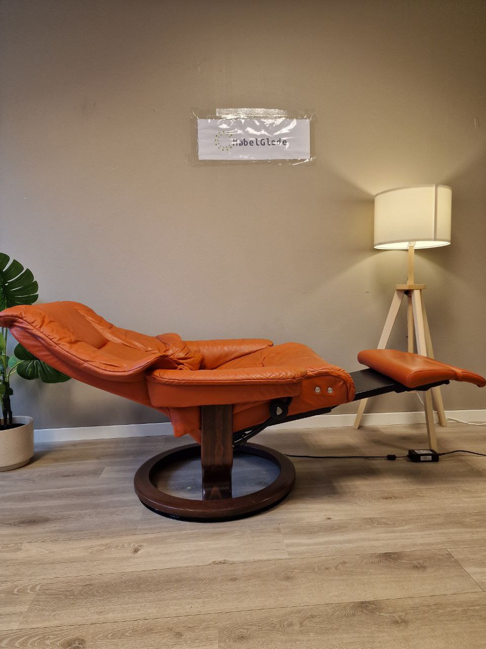 Brukt Stressless Live Power lenestol (L) i oransje - helvisning