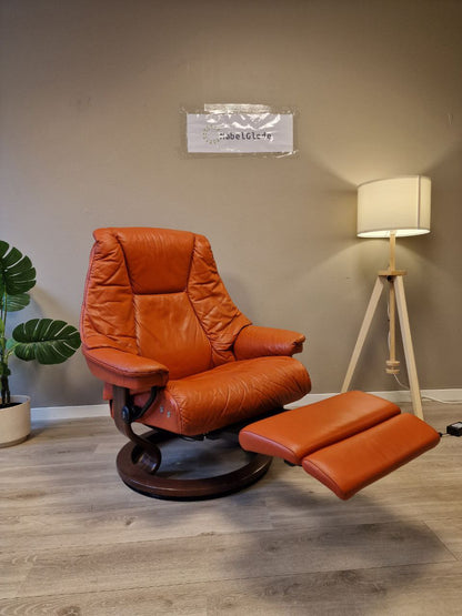 Brukt Stressless Live Power lenestol (L) i oransje - detaljbilde skinn