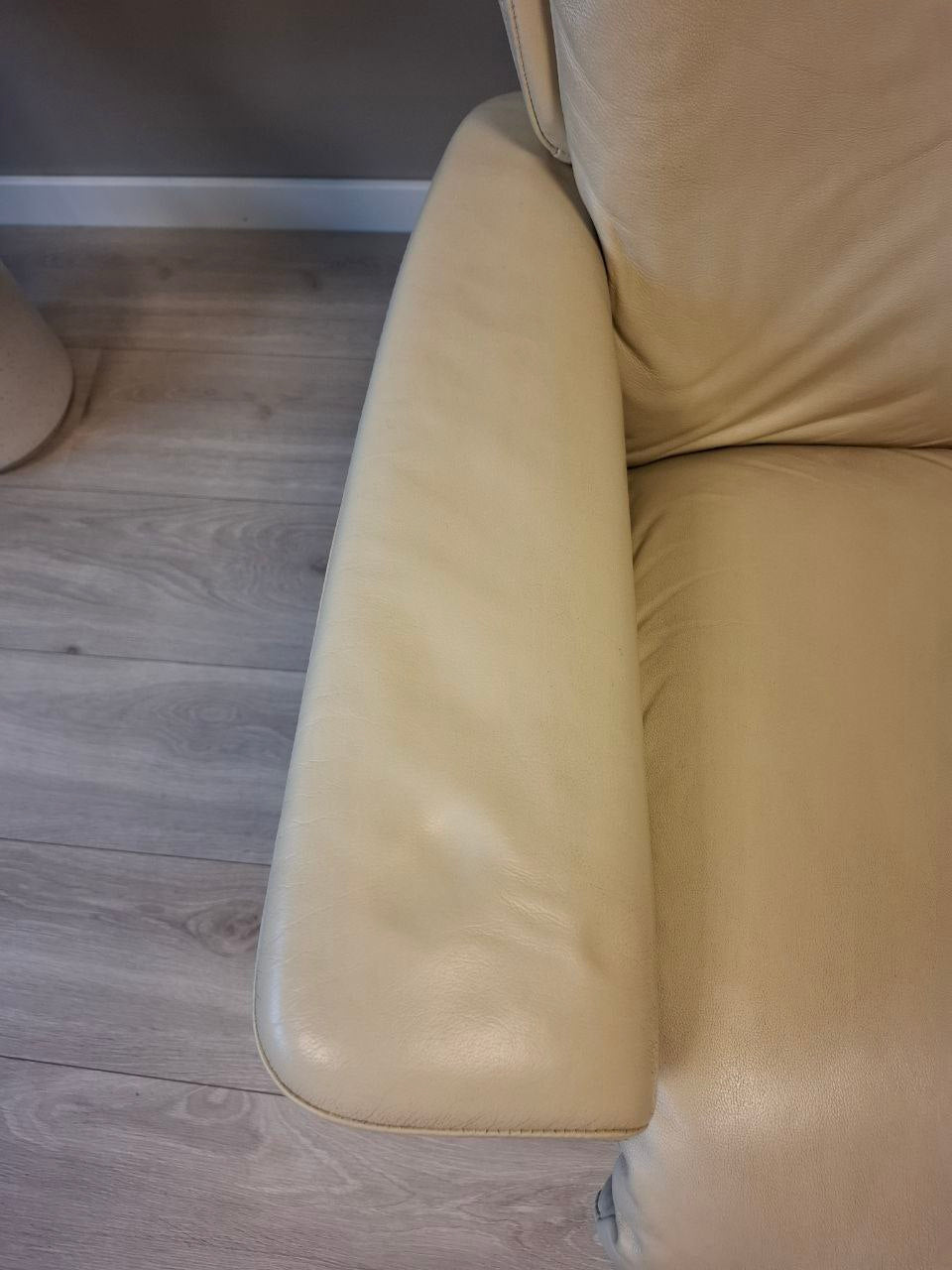PENT BRUKT | Ekornes Stressless Magic (M) lenestol med krakk i beige