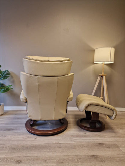 PENT BRUKT | Ekornes Stressless Magic (M) lenestol med krakk i beige