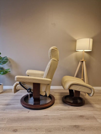 PENT BRUKT | Ekornes Stressless Magic (M) lenestol med krakk i beige
